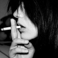 抽烟霸气妩媚女人头像(抽烟的头像女霸气十足图集)