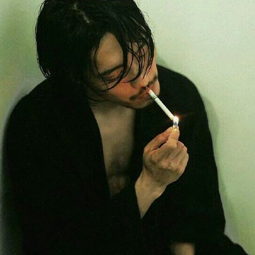 酷图头像男士吸烟(吸烟头像男图片真人)
