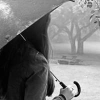 下雨撑伞的头像风景
