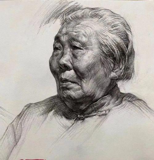 老年妇女素描头像图片 图文