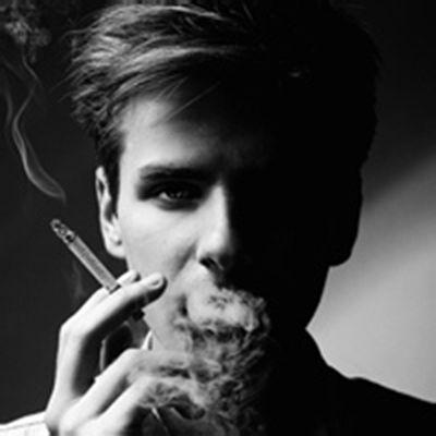 男士吸烟图片头像霸气(高清男生抽烟头像图片)