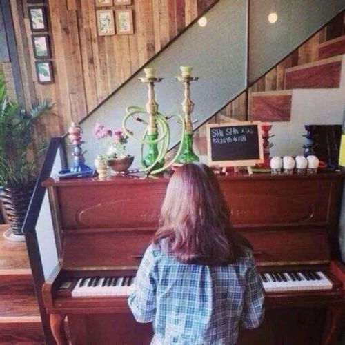 女生可爱头像钢琴(钢琴女生头像真人氛围感)