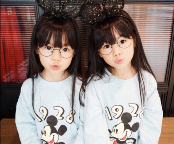 微信头像小孩双胞胎(微信头像可爱的小孩子女孩)