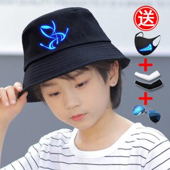 一个小男孩戴帽子口罩头像(小男孩戴帽子绿色背景的头像)