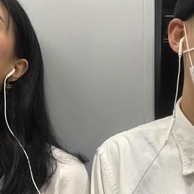 情侣头像戴耳机一套(戴耳机的情侣头像一左一右)