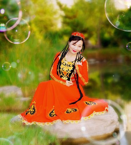 新疆女人图片头像(新疆女头像图片卡通)