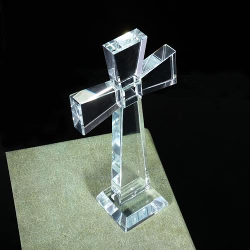 水晶十字架头像图片(有十字架的头像图片)
